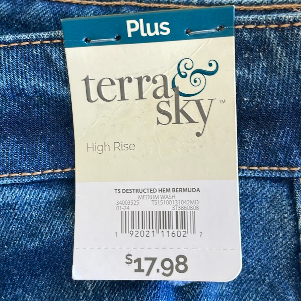 NWT Distressed Bermuda Shorts for Women’s Plus from Terra & Sky - Picture 4 of 5
